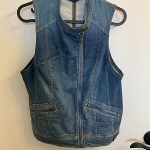 Denim zip up vest with a full zip by Reebok made of 84% cotton - size S